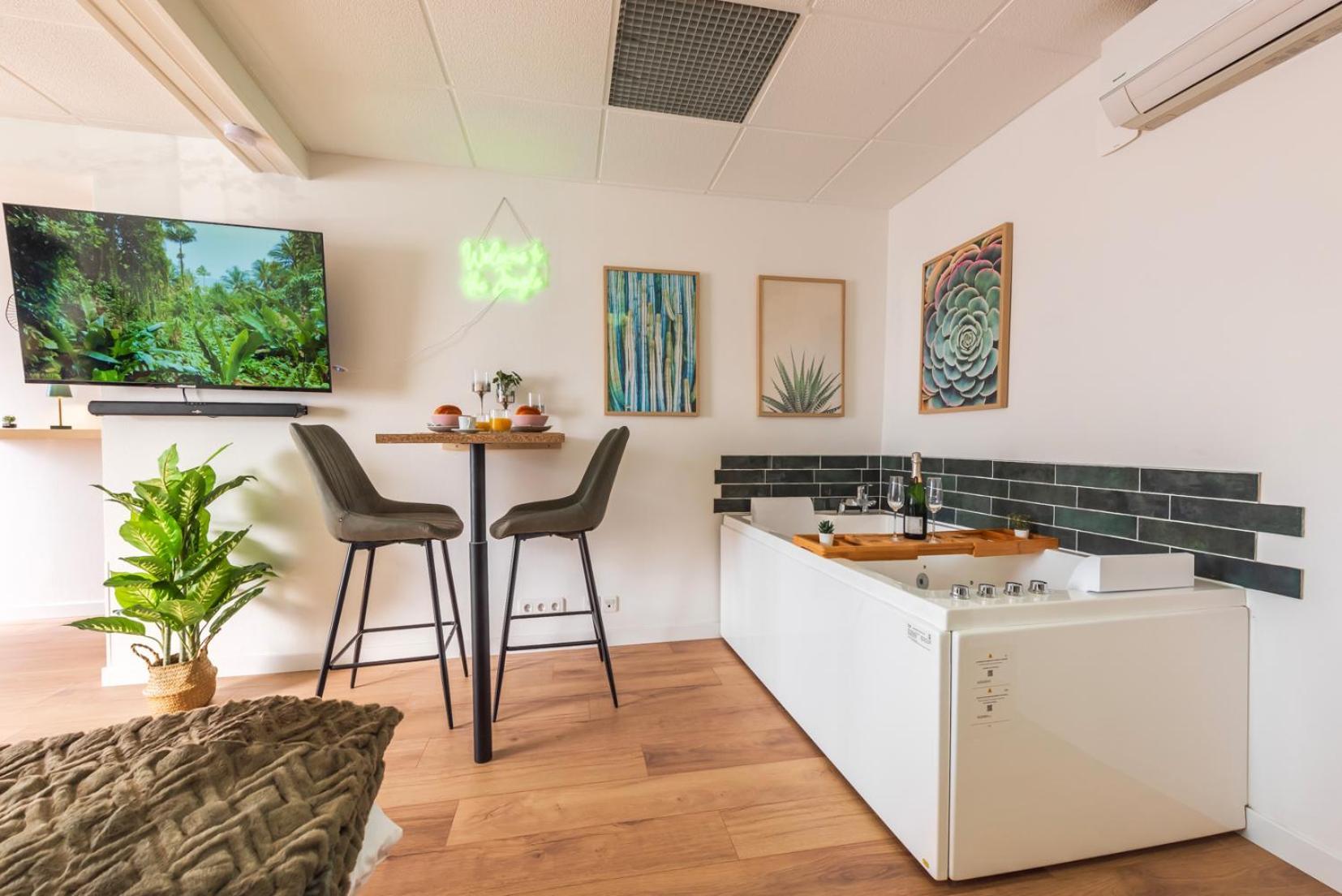 Appartement La Petite Jungle Romantique - Balneo Et Detente *