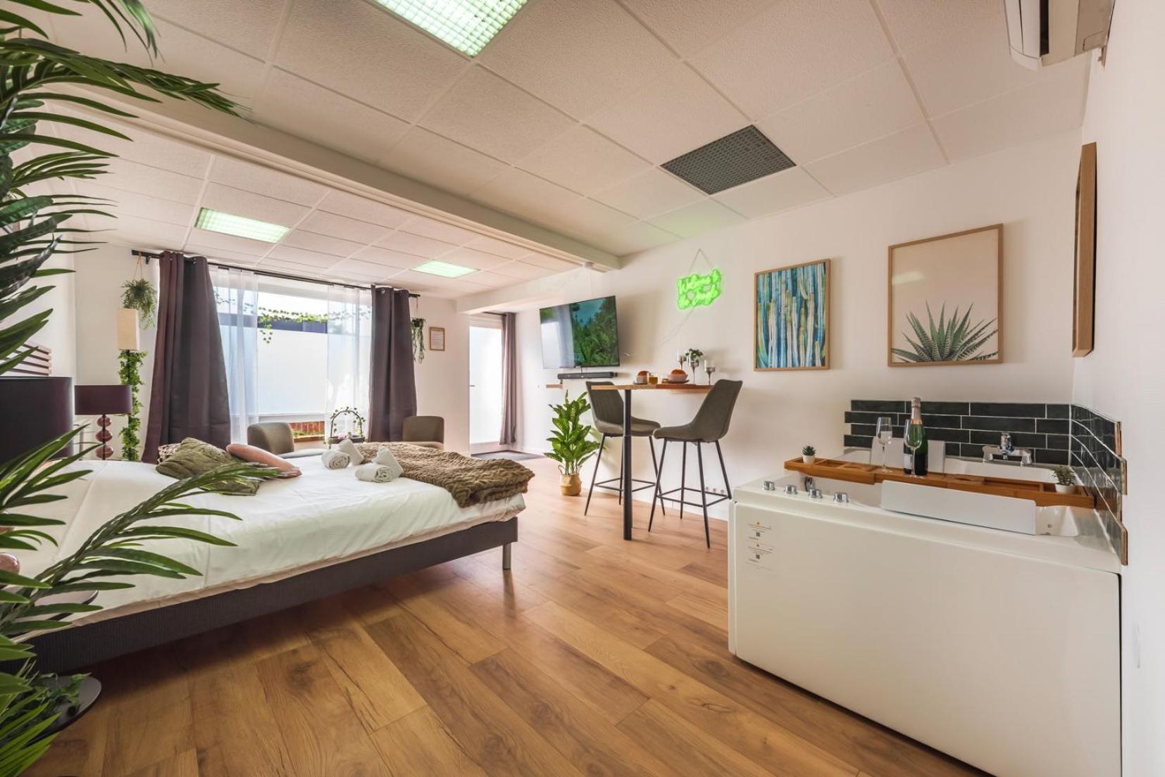 La Petite Jungle Romantique - Balneo Et Detente * Schweighouse-sur-Moder